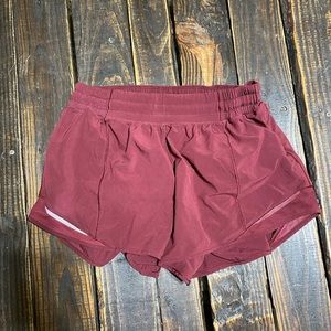 Lululemon Hotty Hot Short II Mid-rise Long 4" Size 8 Tall Maroon Red